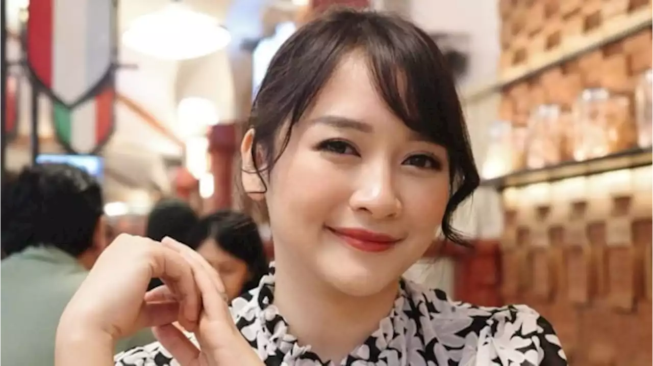 Kinal JKT48 Meradang, Dilempar Sepatu saat Pidato di Atas Panggung