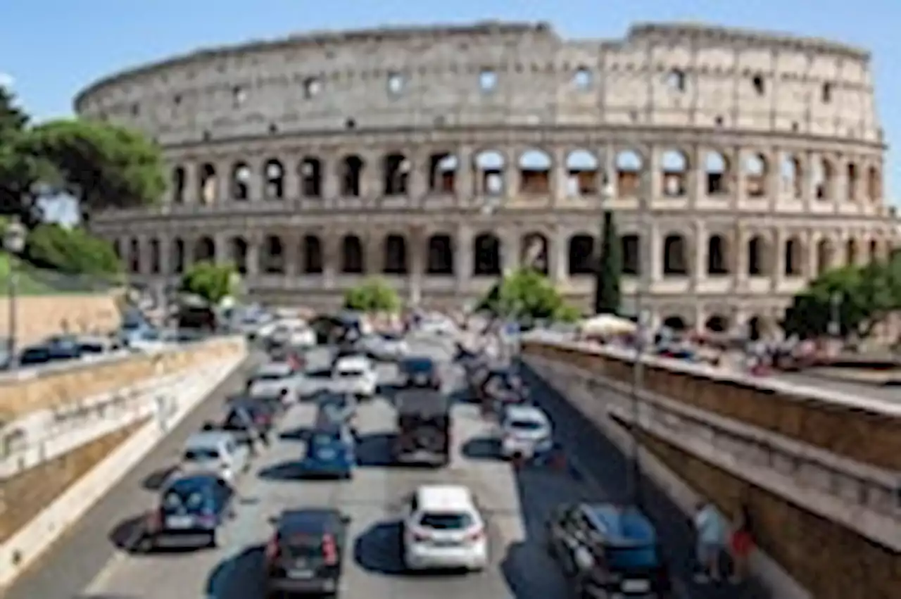 Tourist who defaced Colosseum says he wasn’t aware it was ancient