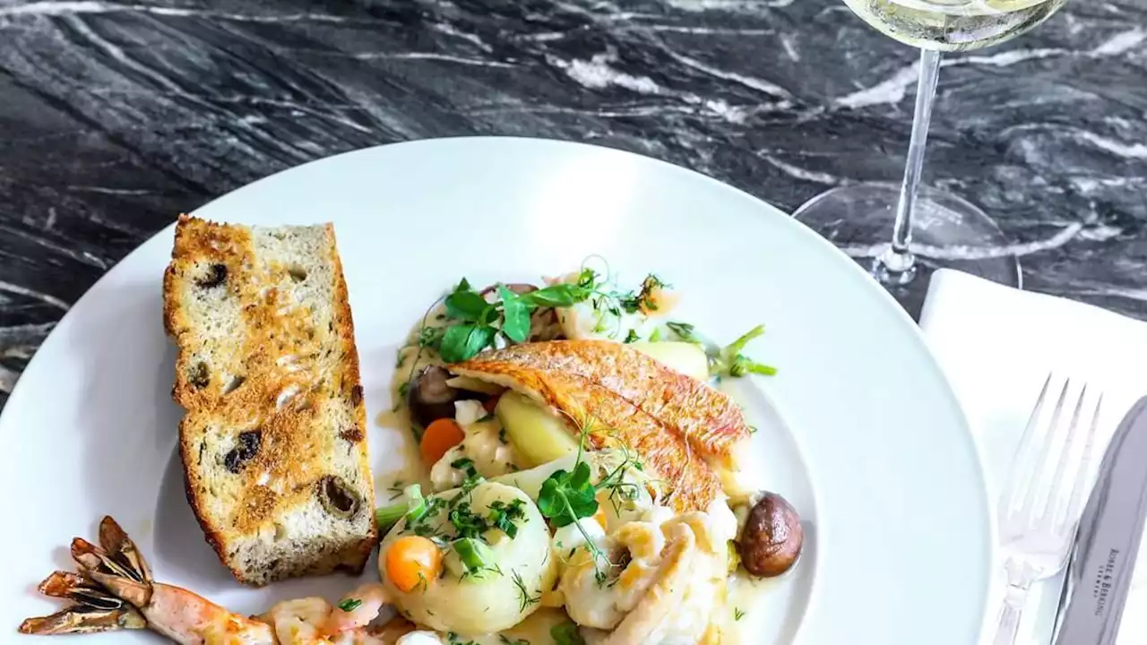 blanquette de la mer - garnelen und fischfilets in weißweinsoße