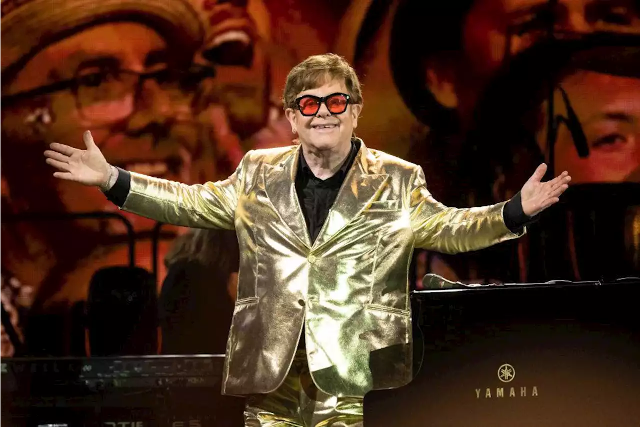 Tras 52 años de carrera musical, Elton John le dice adiós a los escenarios