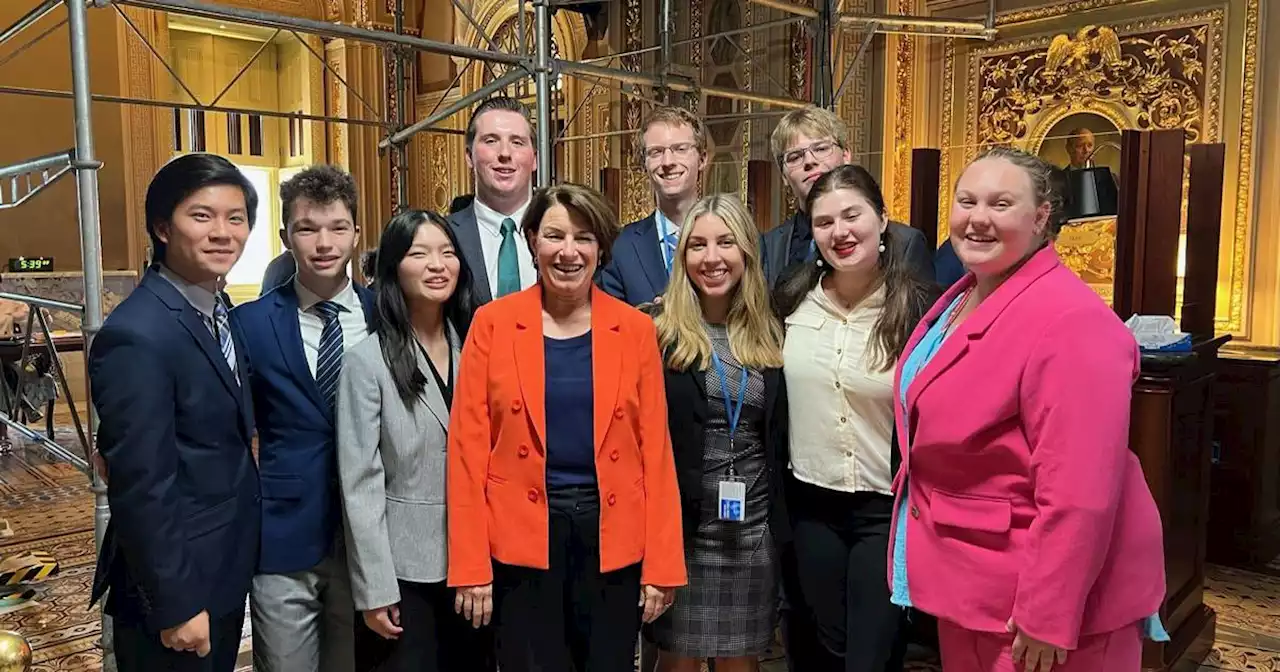 Murkowski interns secure photos with all 100 senators