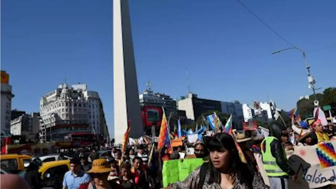 El 'Malón de la Paz' contra la reforma constitucional de Morales avanza en el centro porteño