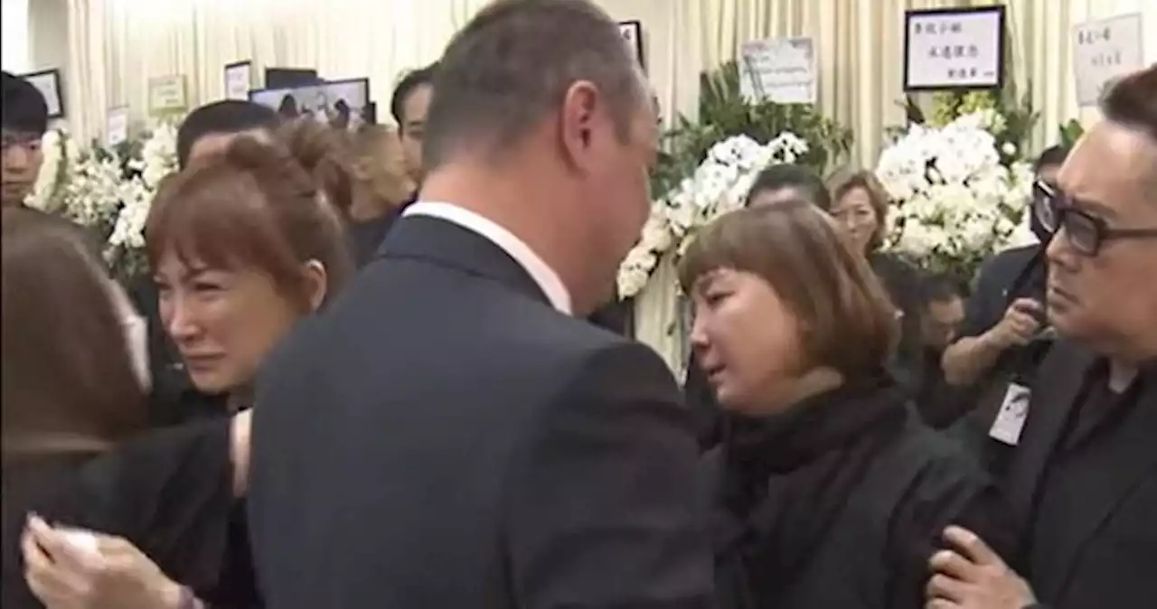 Coco Lee's sisters break down at memorial service, shouting someone 'caused my sister to die'