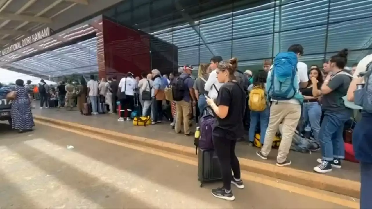 EN DIRECT - Niger: Le premier avion français rapatriant des ressortissants a décollé de Niamey