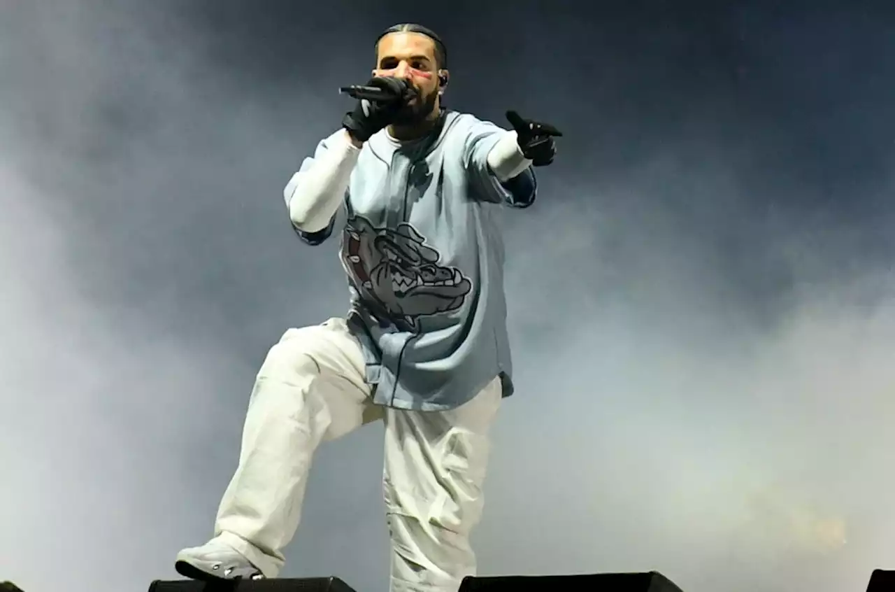 Drake Flashed His New Tupac Crown Ring During Strip Club Interview