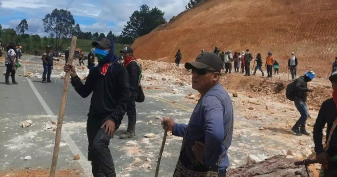 Indígenas bloquean la vía Panamericana entre Cali y Popayán