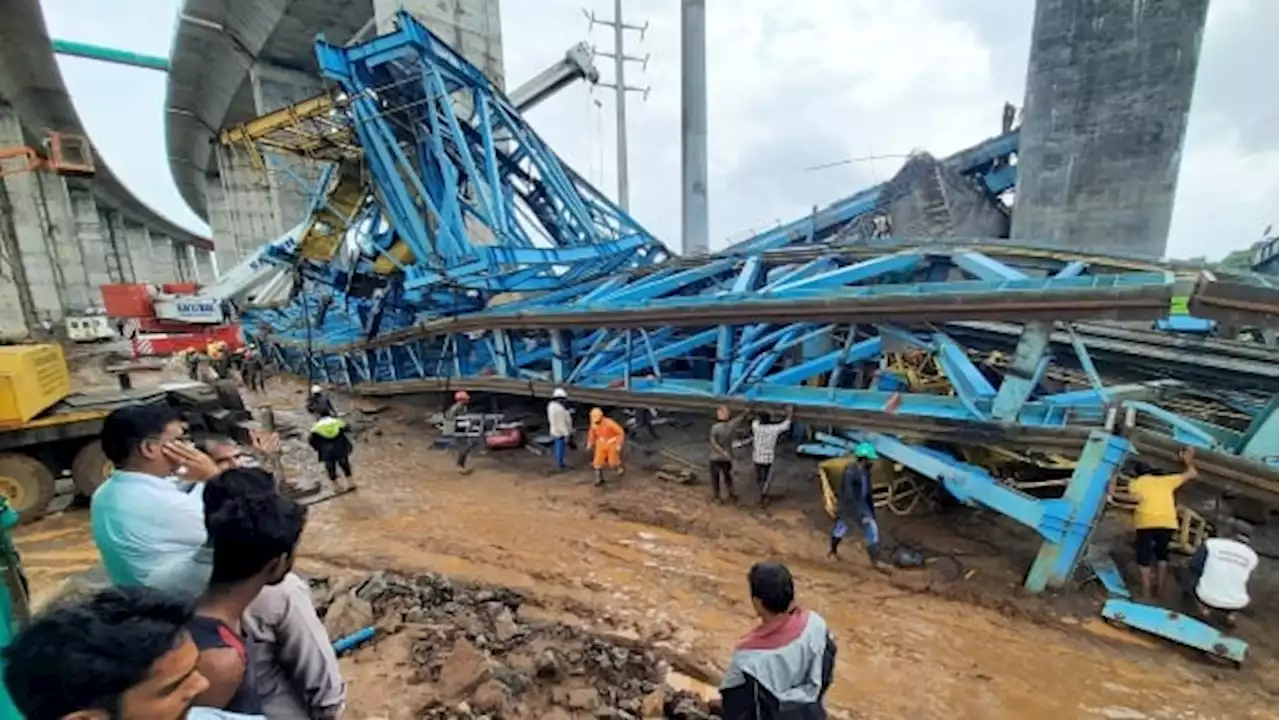 India crane collapse leaves at least 16 dead | CBC News