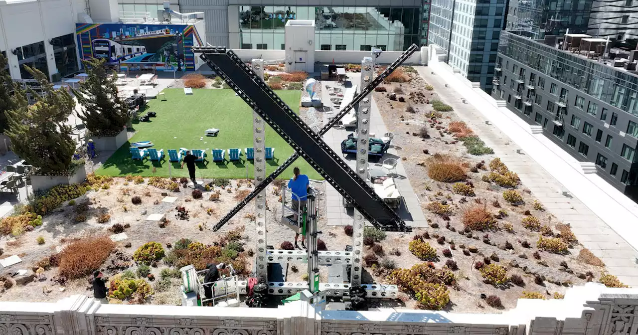 Flashing 'X' sign dismantled at former Twitter's San Francisco headquarters