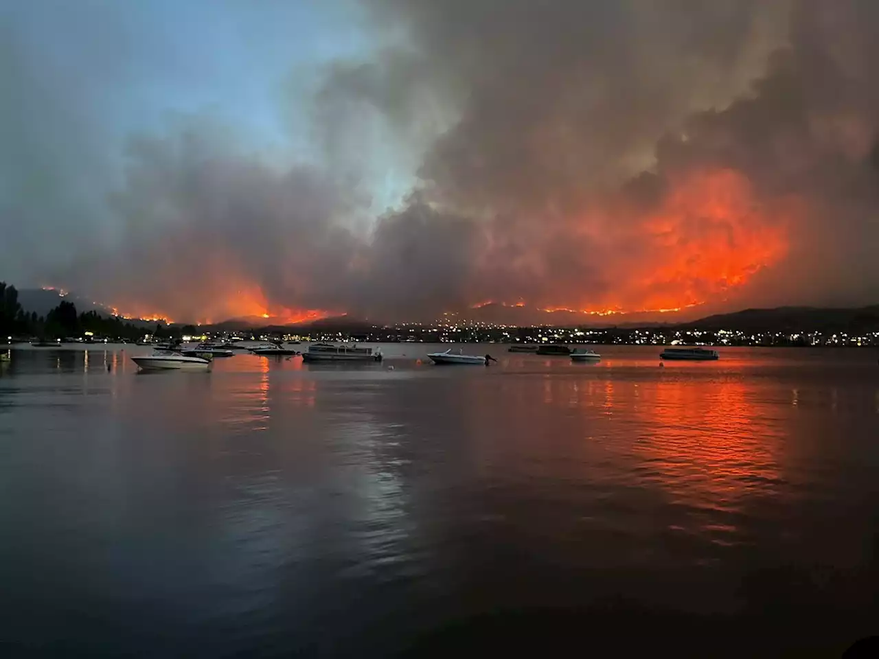 Residents of Osoyoos, B.C., heading home after harrowing fire fight