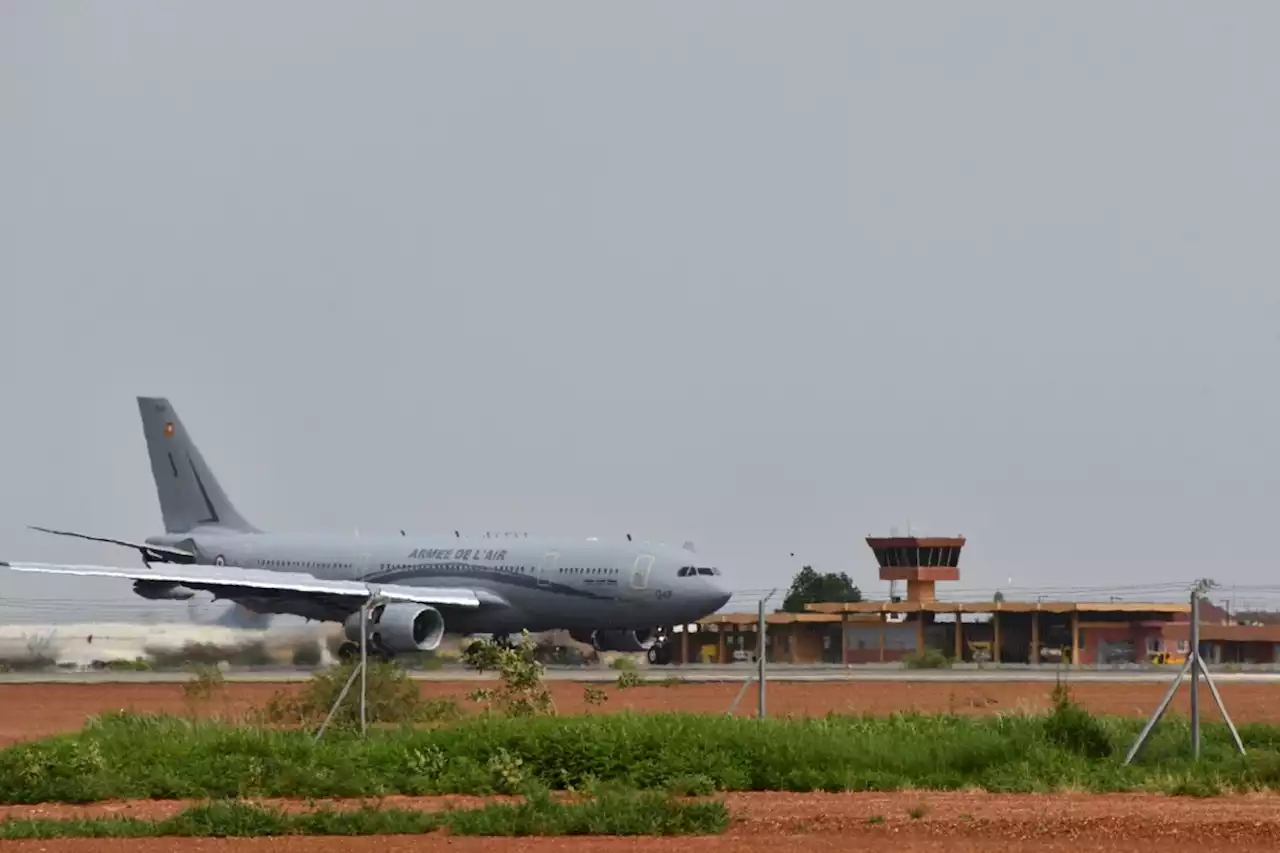 Coup d'État au Niger : un premier avion évacuant des Français a décollé de Niamey