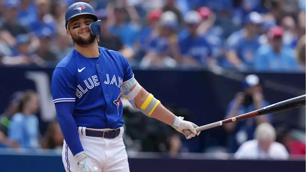 Blue Jays Bichette leaves game against Orioles with knee discomfort