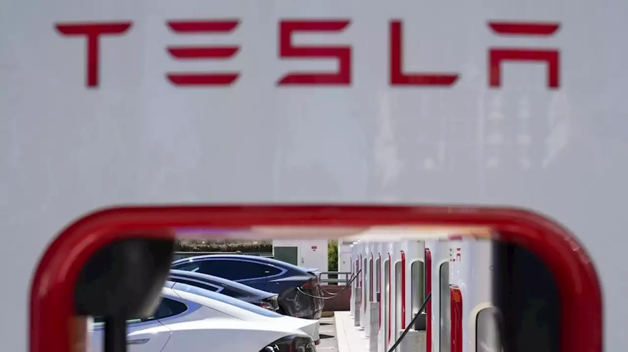 U.S. opens safety probe into complaints from Tesla drivers that they can lose steering control