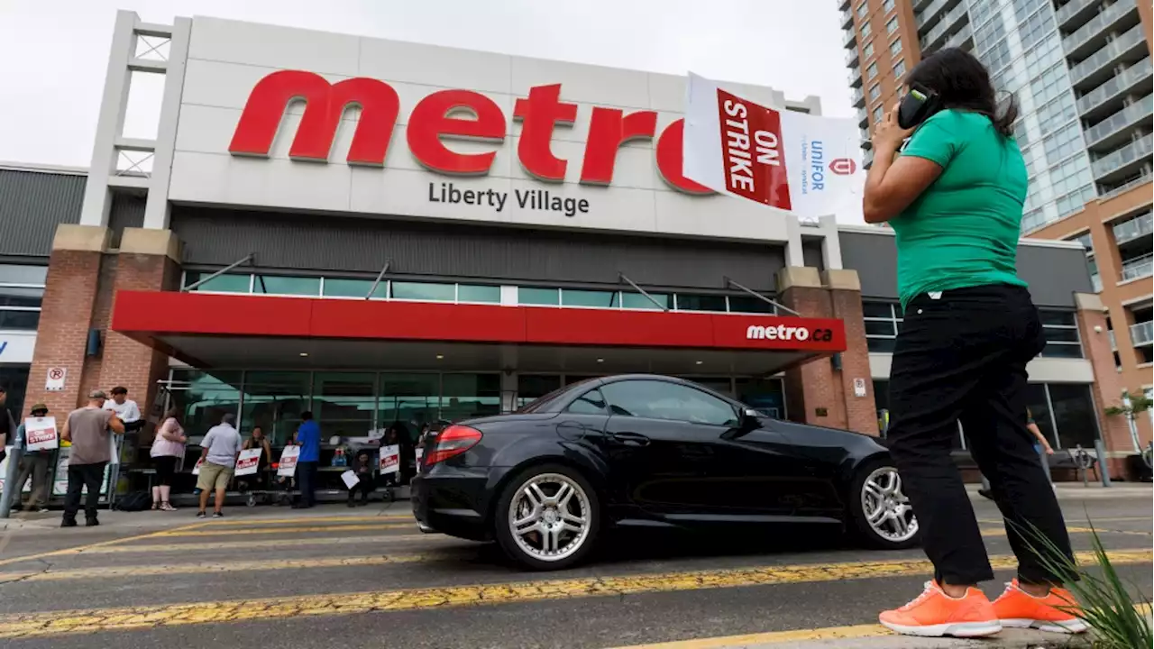 Metro donating perishables as Toronto-area stores stay closed during strike