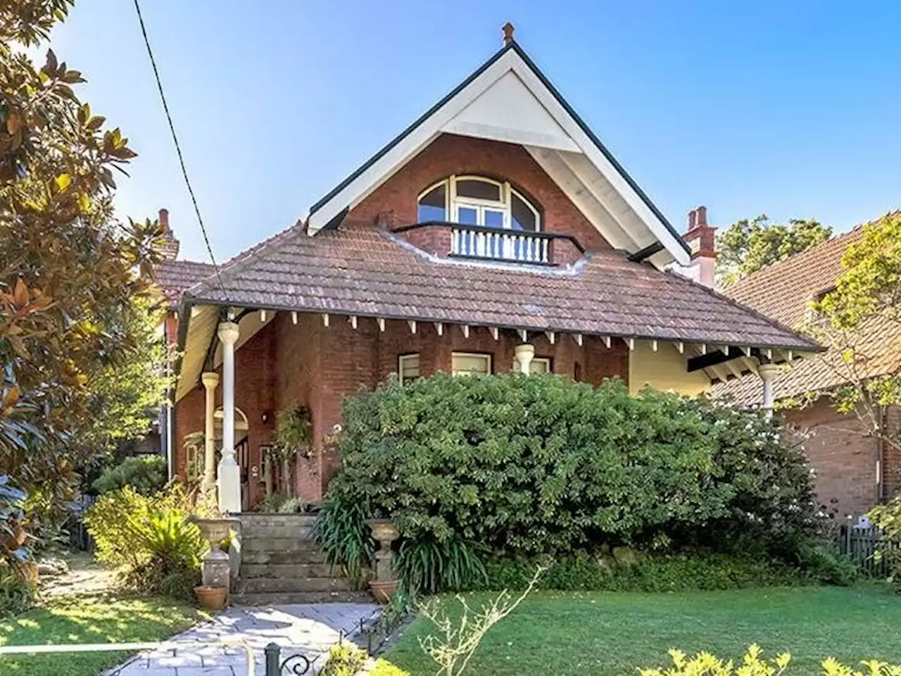 $1m home sale struggles for ex-Lib powerbroker - realestate.com.au