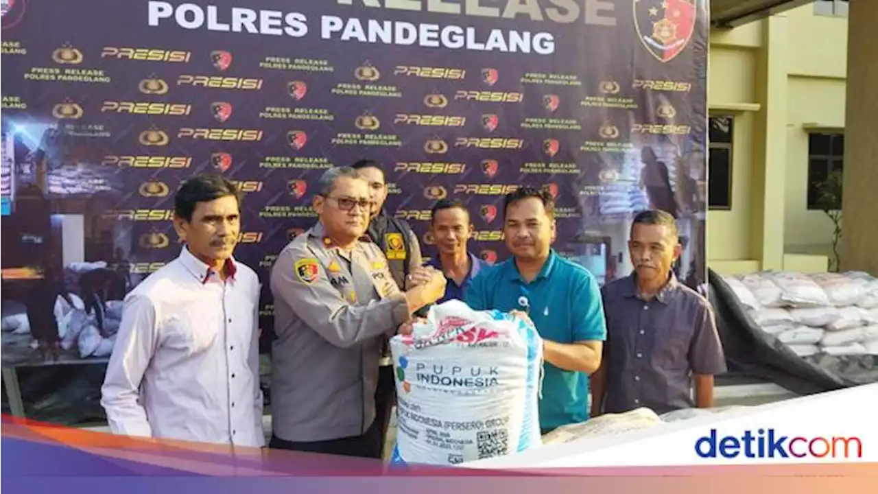 Polisi Serahkan 25 Ton Pupuk Bukti Kasus Penyelewengan ke Petani Pandeglang