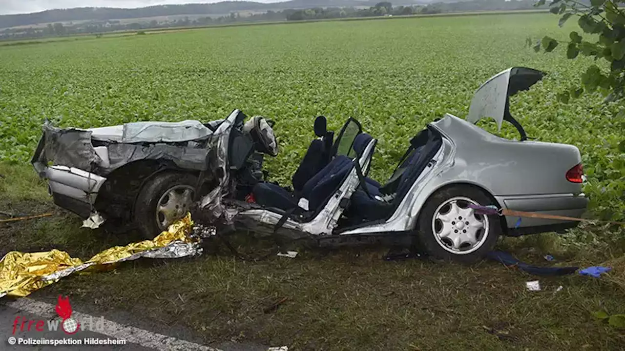 D: Mercedes schleudert bei Gronau gegen Baum → zwei Eingeklemmte (21, 28)