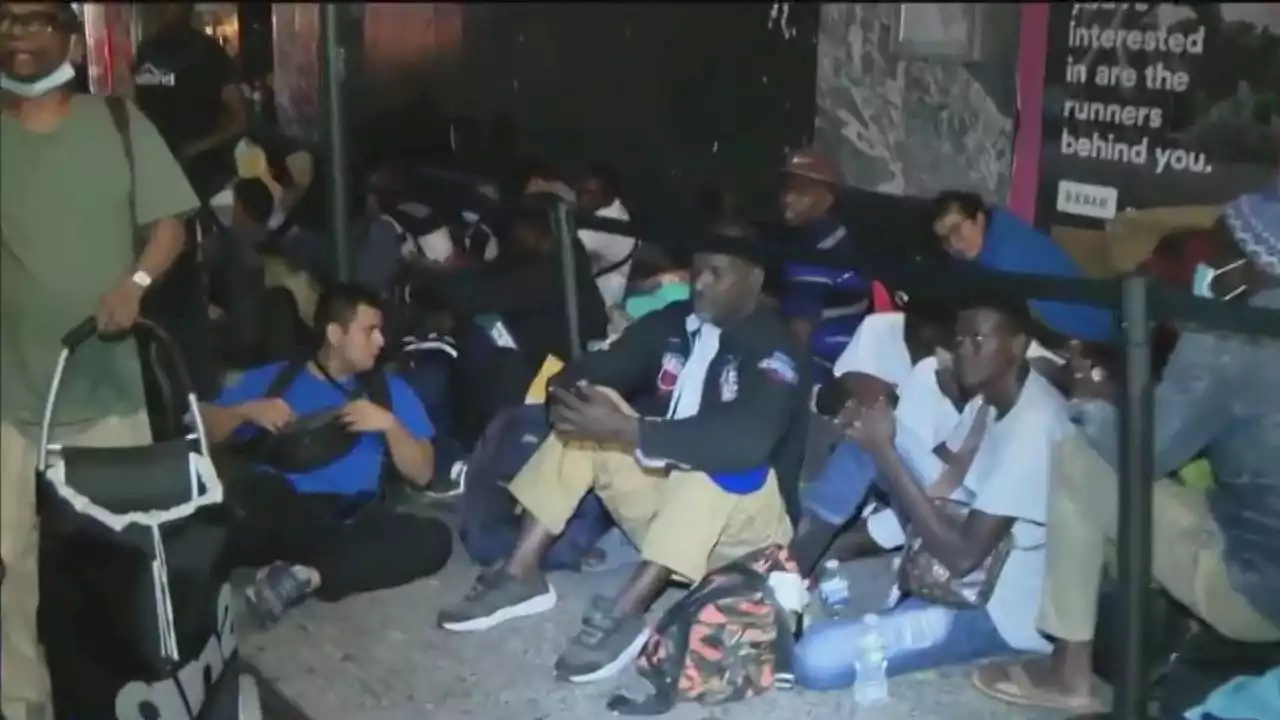 Migrants arrive in NYC to find no water, bathrooms, or work