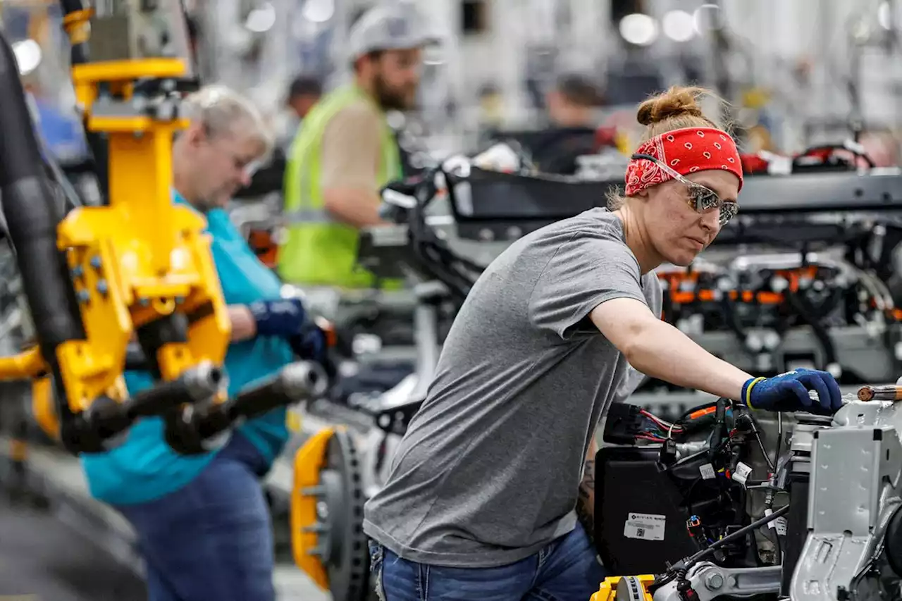 U.S. manufacturing shows signs of stabilizing at lower levels in July