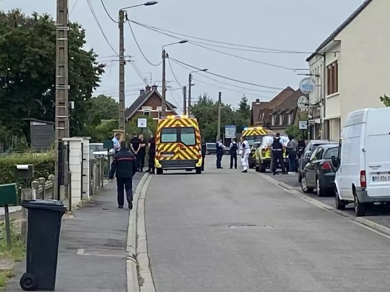 Homem com sabre japonês é morto por policiais no norte da França