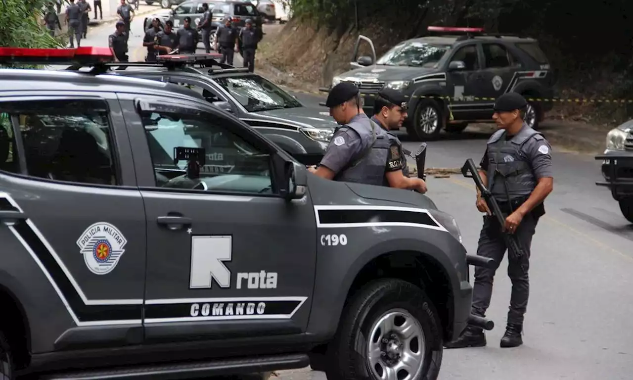 Morte no Guarujá: pistola 'coberta de barro' achada em beco pode elucidar assassinato de policial da Rota