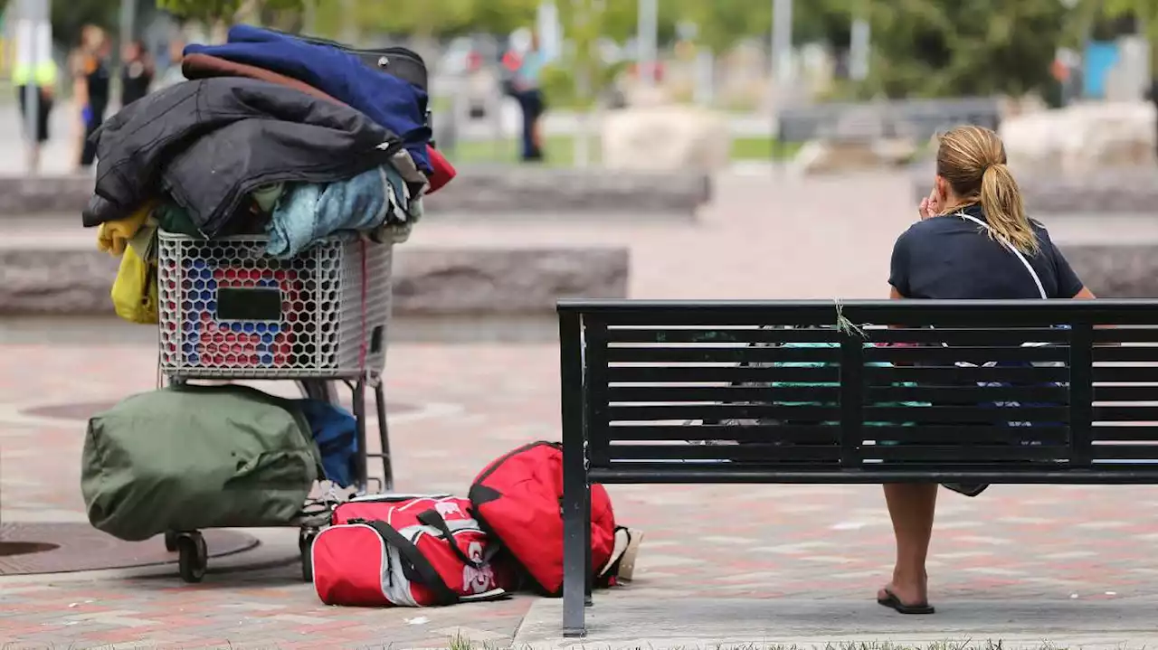 How many Utah children spent a night at a homeless shelter last month?