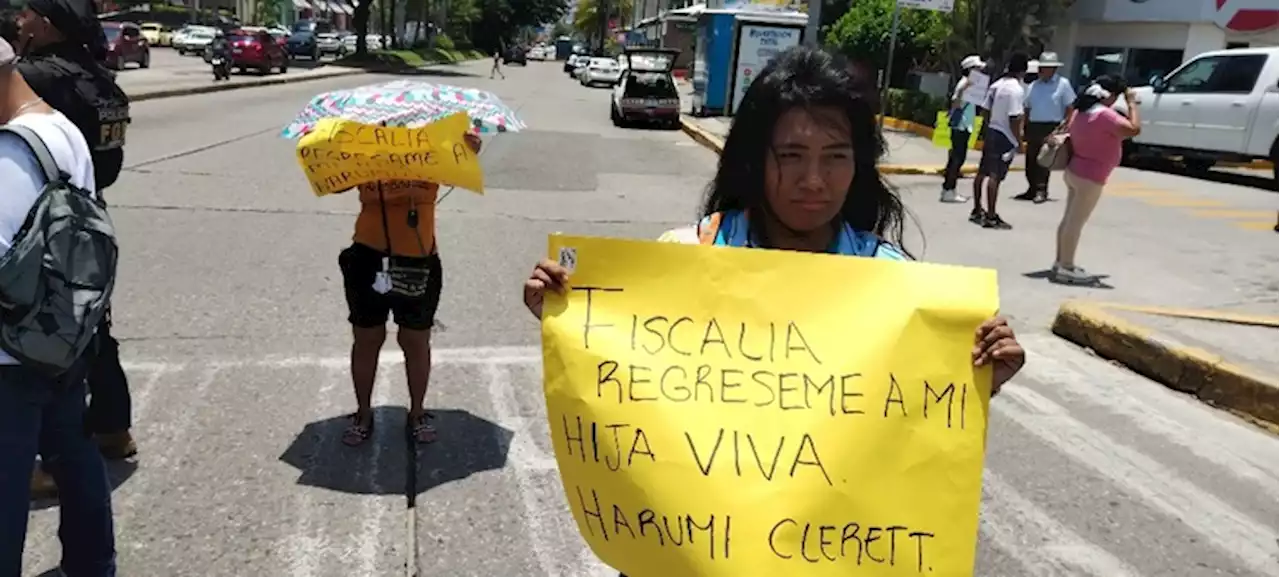 Bloquean costera; exigen localización de joven secuestrada en Acapulco