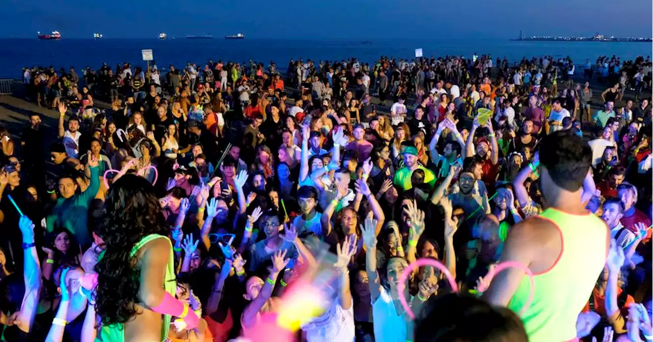 Fos-sur-Mer : une boîte de nuit à ciel ouvert avec la full moon