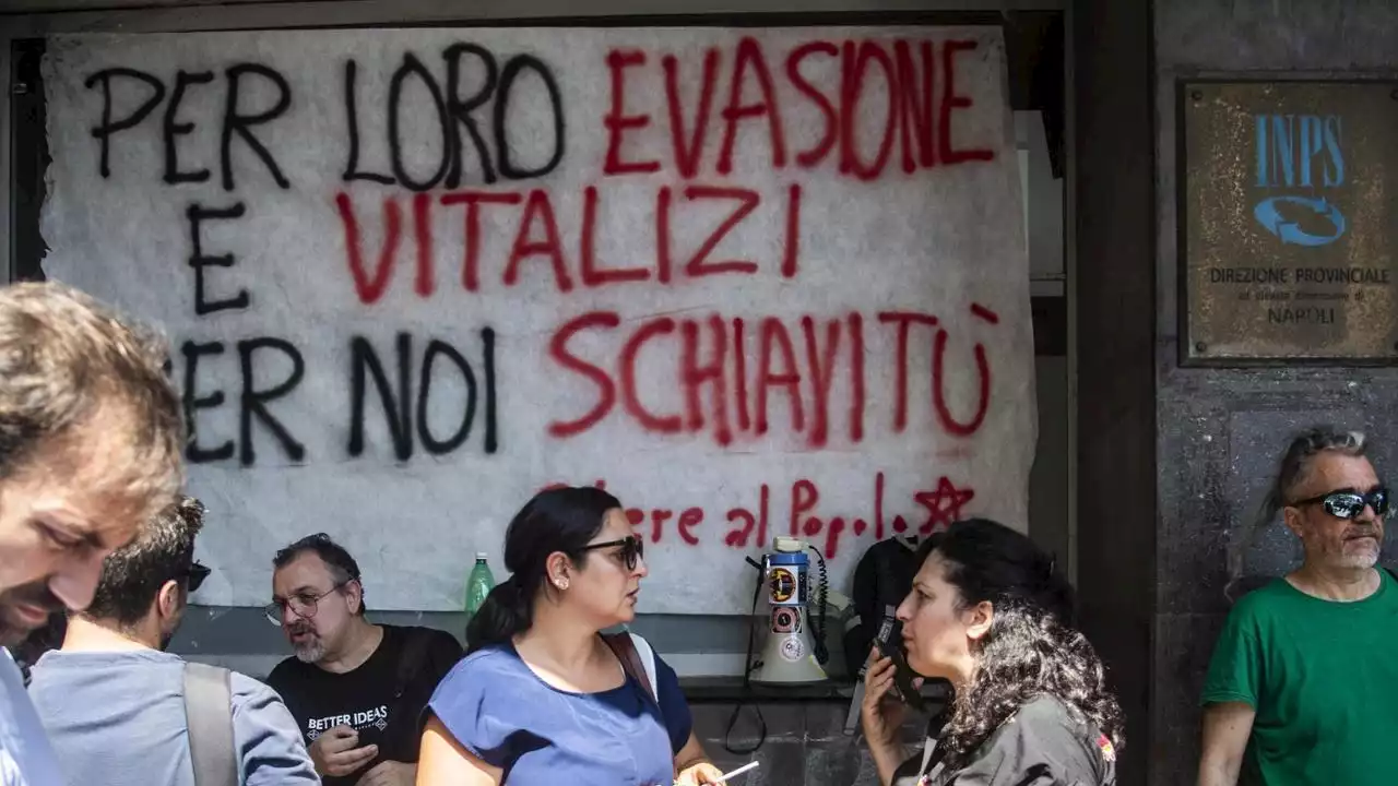 Reddito di cittadinanza, la rivolta di Napoli