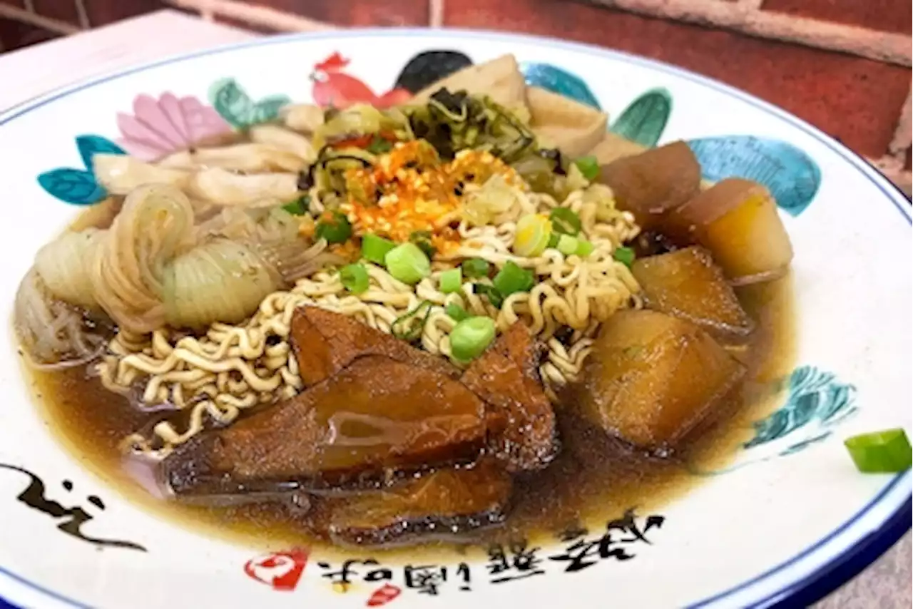 For authentic Taiwanese ‘lǔwèi’ or braised foods, head to Lantern Soy Braised in Sri Petaling