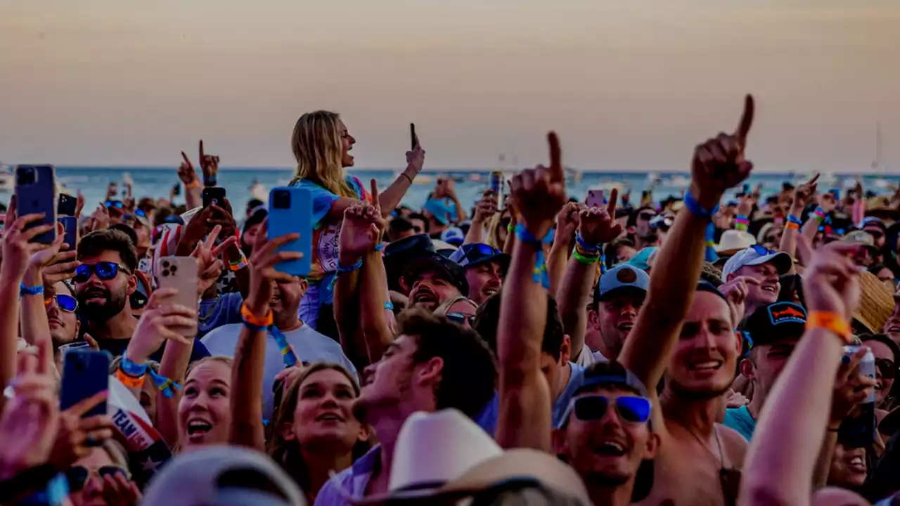 Where to buy last-minute TidalWave Music Festival tickets