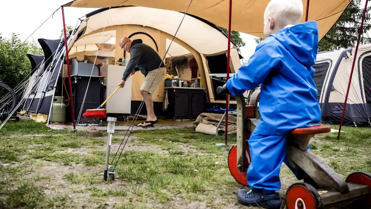 Wie in eigen land kampeert houdt vol, maar wie nog moet boeken snelt naar de zon