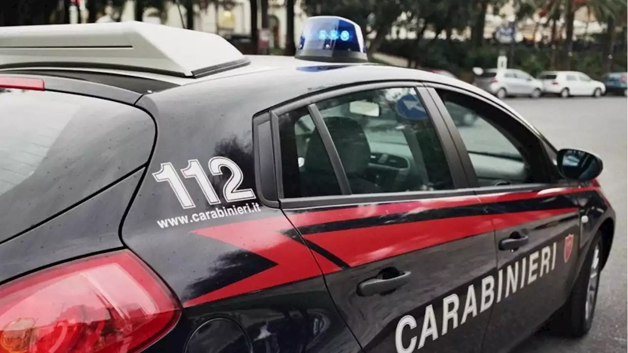 Pedinamenti, fiori e messaggi alla barista: “nonno stalker”finisce in carcere