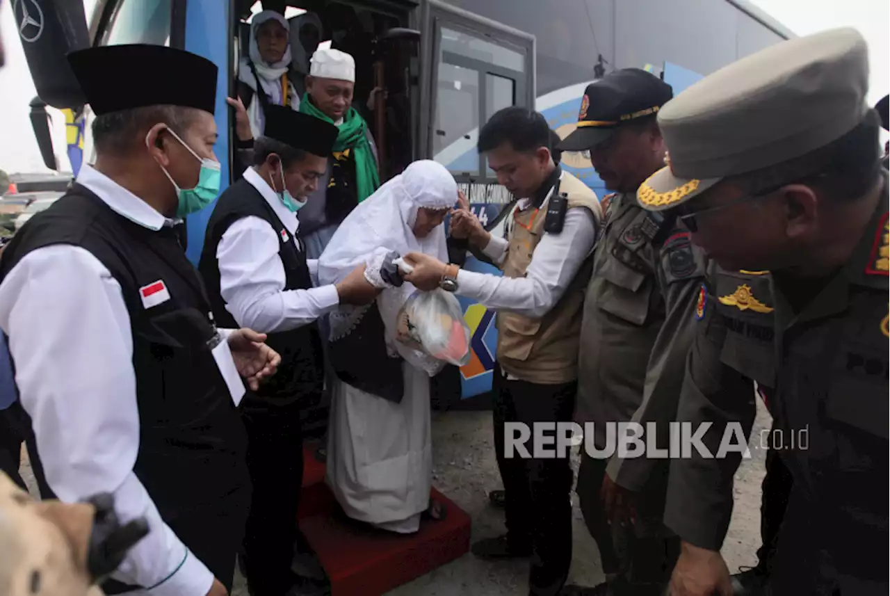 Komnas Haji Sarankan Warna Seragam Petugas Haji Diganti Lebih Mencolok |Republika Online