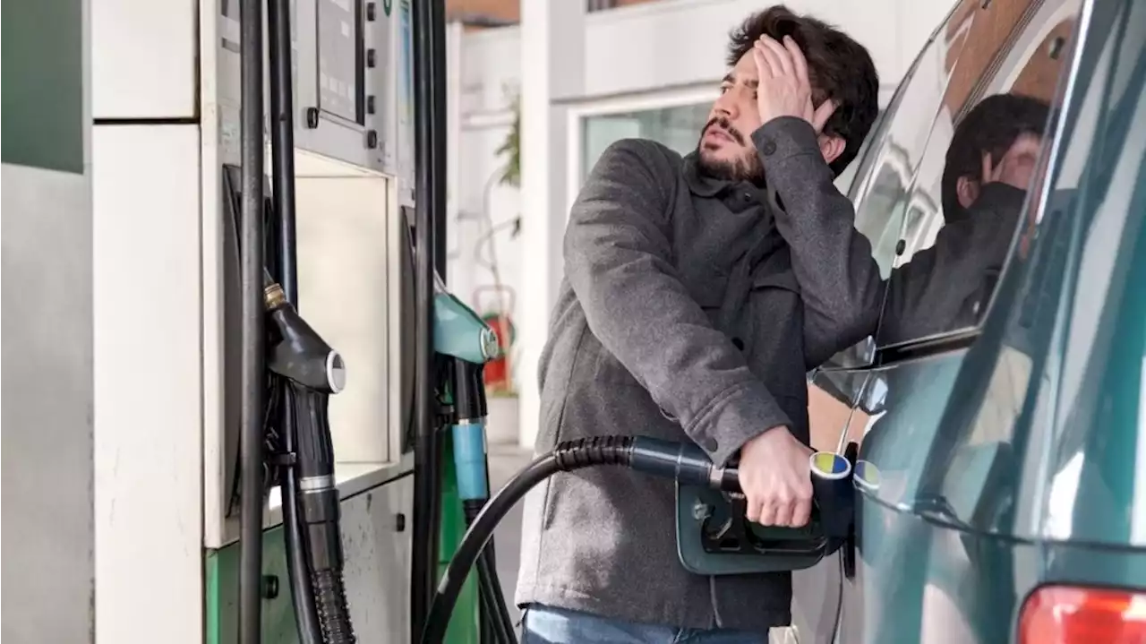 Aliste el bolsillo: La gasolina hoy sube 600 pesos. Desde su aumento mensual, el precio del combustible se incrementó en más de 3.000 pesos