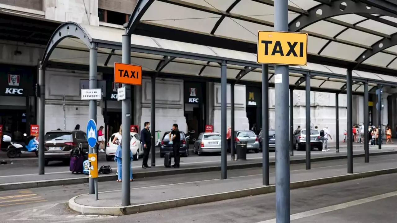 Taxi senza Pos e maxi attese: ora arrivano i controlli