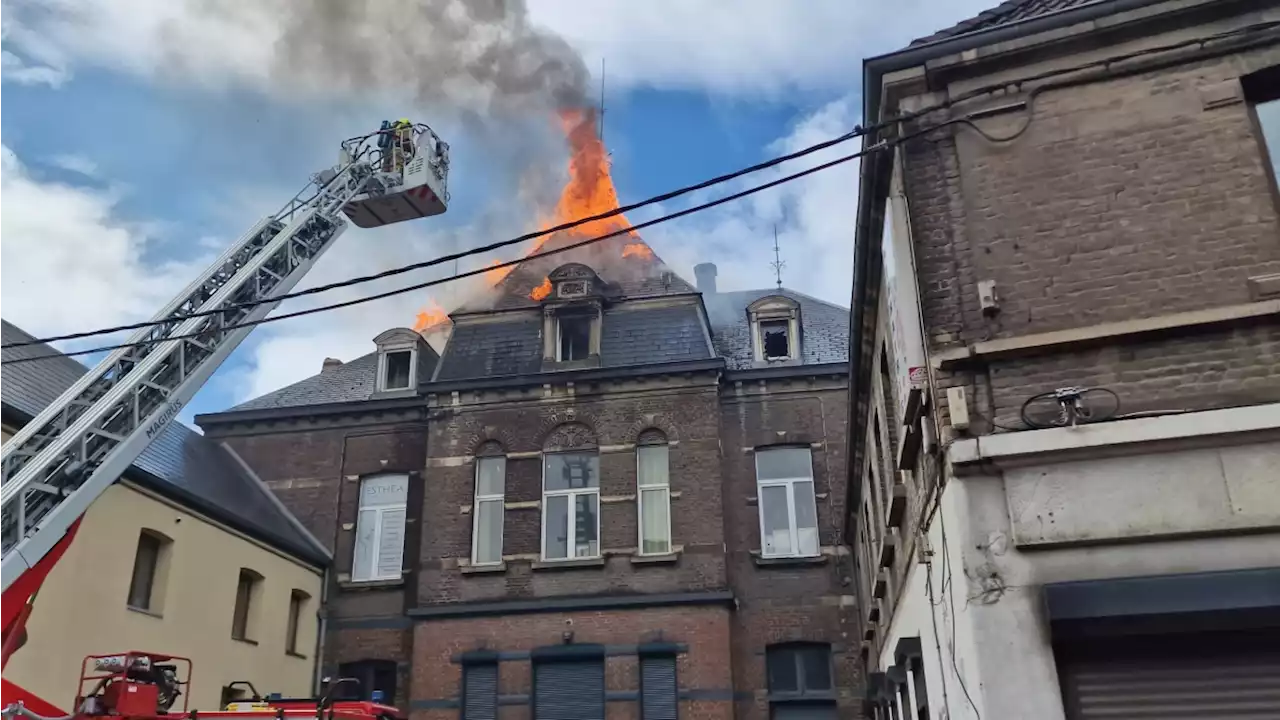 Un violent incendie se déclare dans une maison de maître à Châtelet: une personne disparue