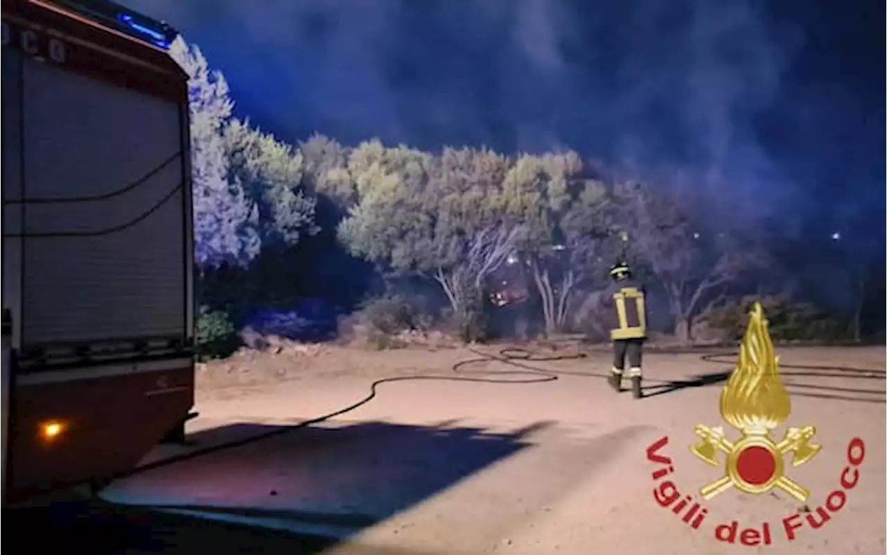 Incendio in Costa Smeralda, fiamme vicino ville e hotel di lusso. FOTO