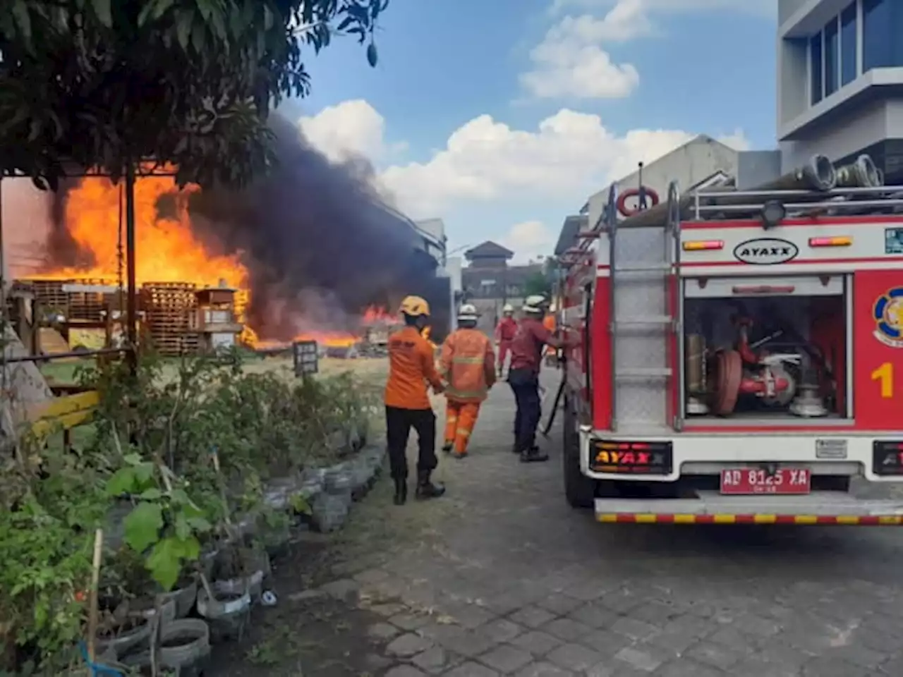 Warga Sukoharjo Diimbau Tidak Buat Gapura HUT RI yang Persulit Mobil Damkar