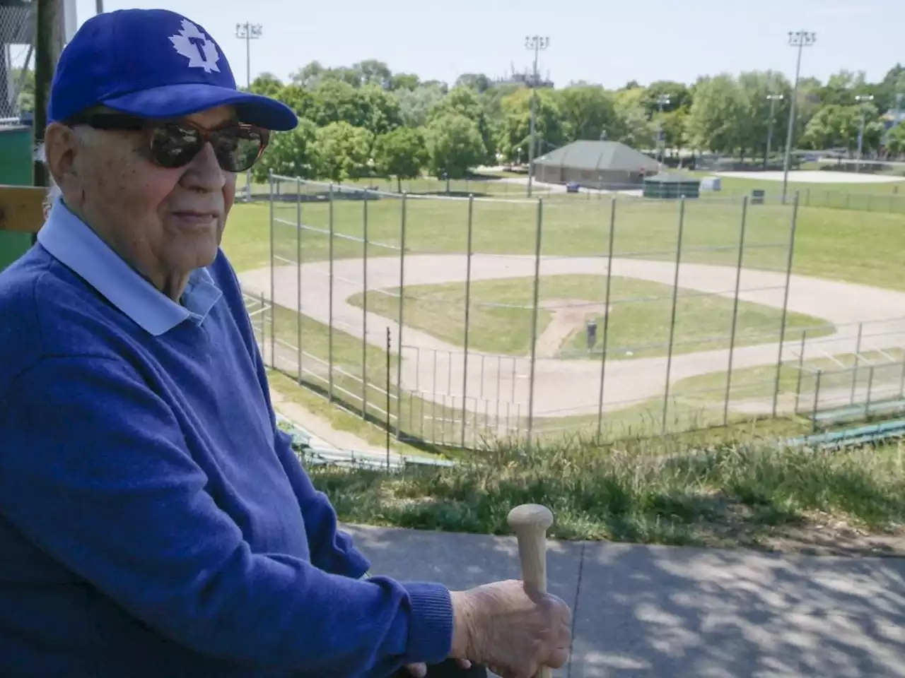 Impressive lineup forming to bid on Toronto Maple Leafs baseball team