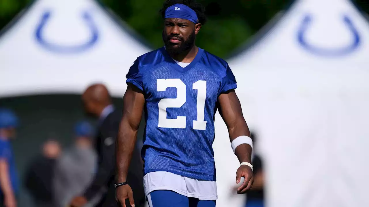 Jonathan Taylor's backup Zack Moss reportedly breaks arm at Colts practice