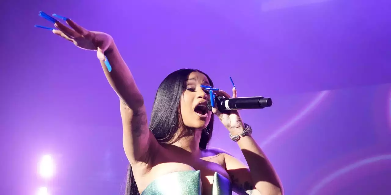 Throwing Objects at Concerts: Normal Fan Behavior or a Danger to Artists?