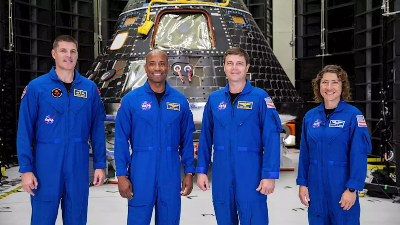 Astronauts get first look at the spacecraft that will fly them around the moon