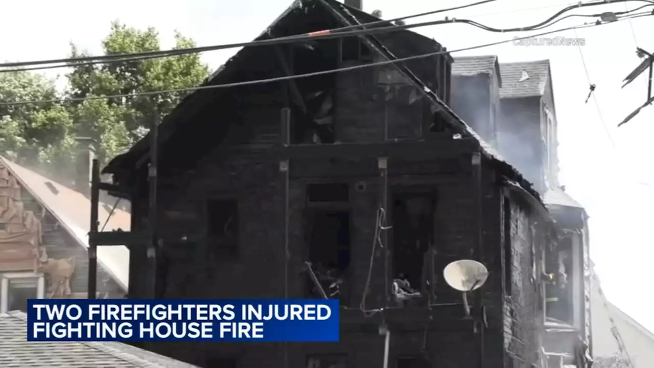 At least 4 families displaced, 2 Chicago firefighters injured after apartment fire on Northwest Side