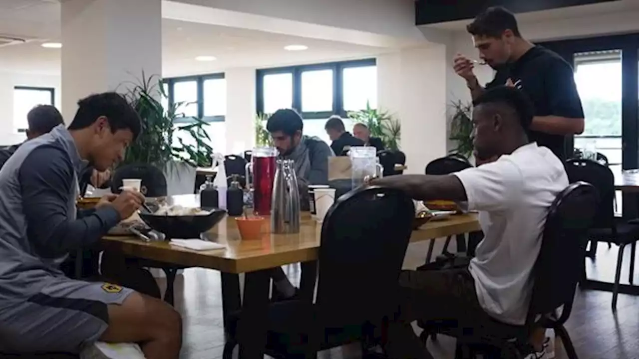 Gonçalo Guedes está em Inglaterra com o plantel do Wolves (vídeo) (Benfica)