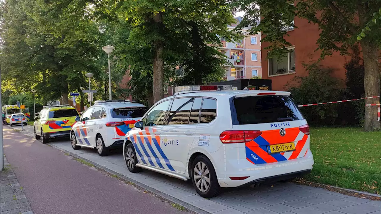 Twee mannen onwel door vermoedelijk drugslab in Nieuw-West, omliggende woningen ontruimd