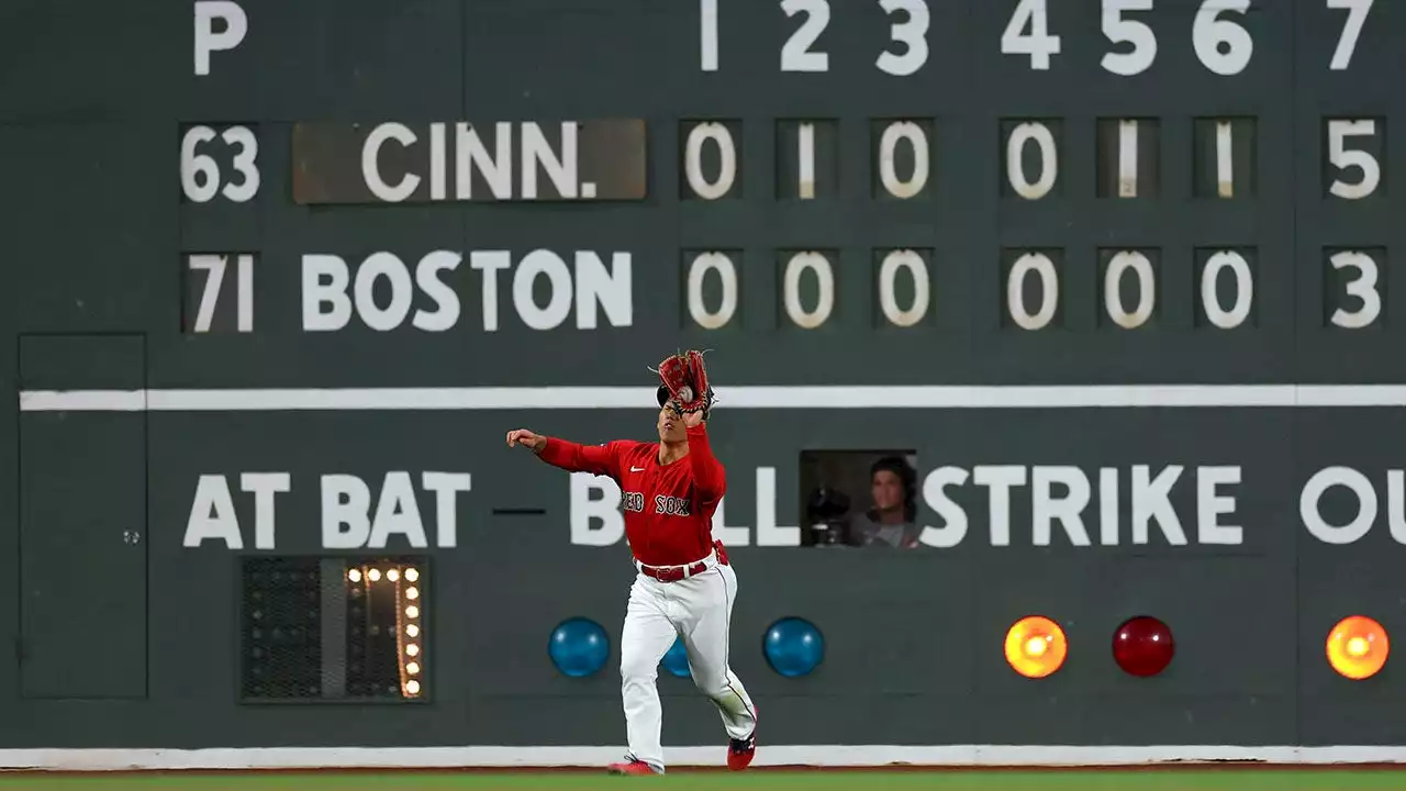 Ball gets stuck in light of Fenway Park's Green Monster scoreboard