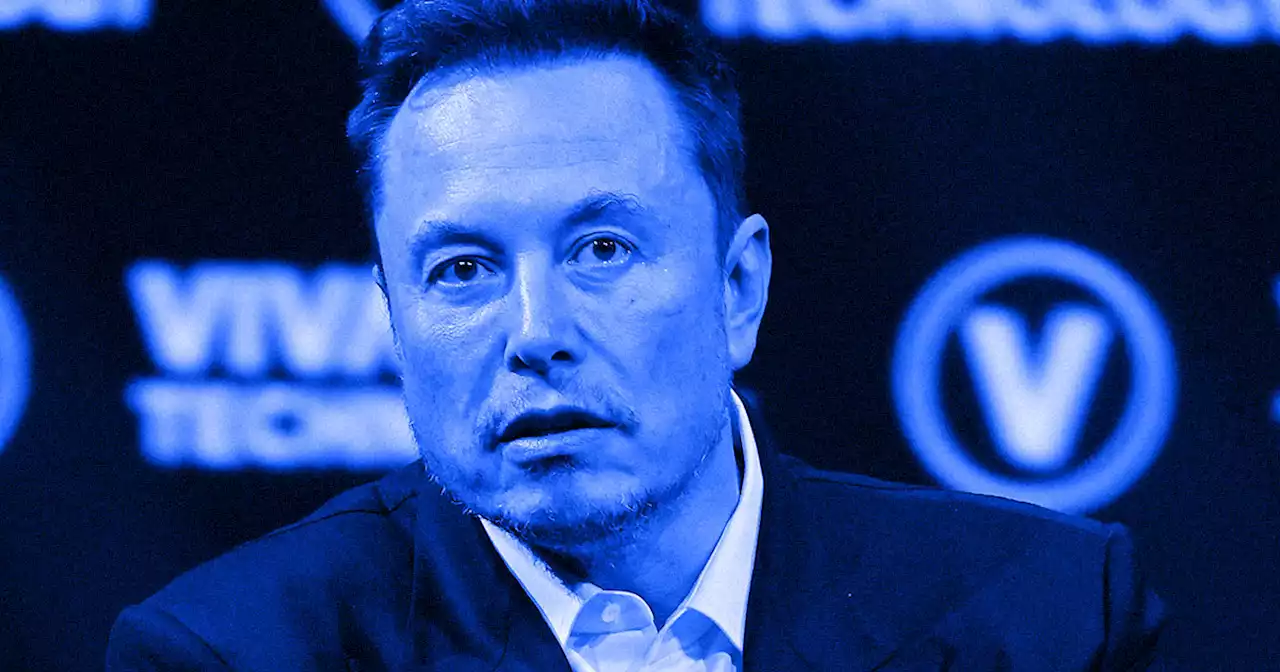 Terrified Elon Musk Suggests 'Debate' With Zuckerberg Instead of Cage Fight