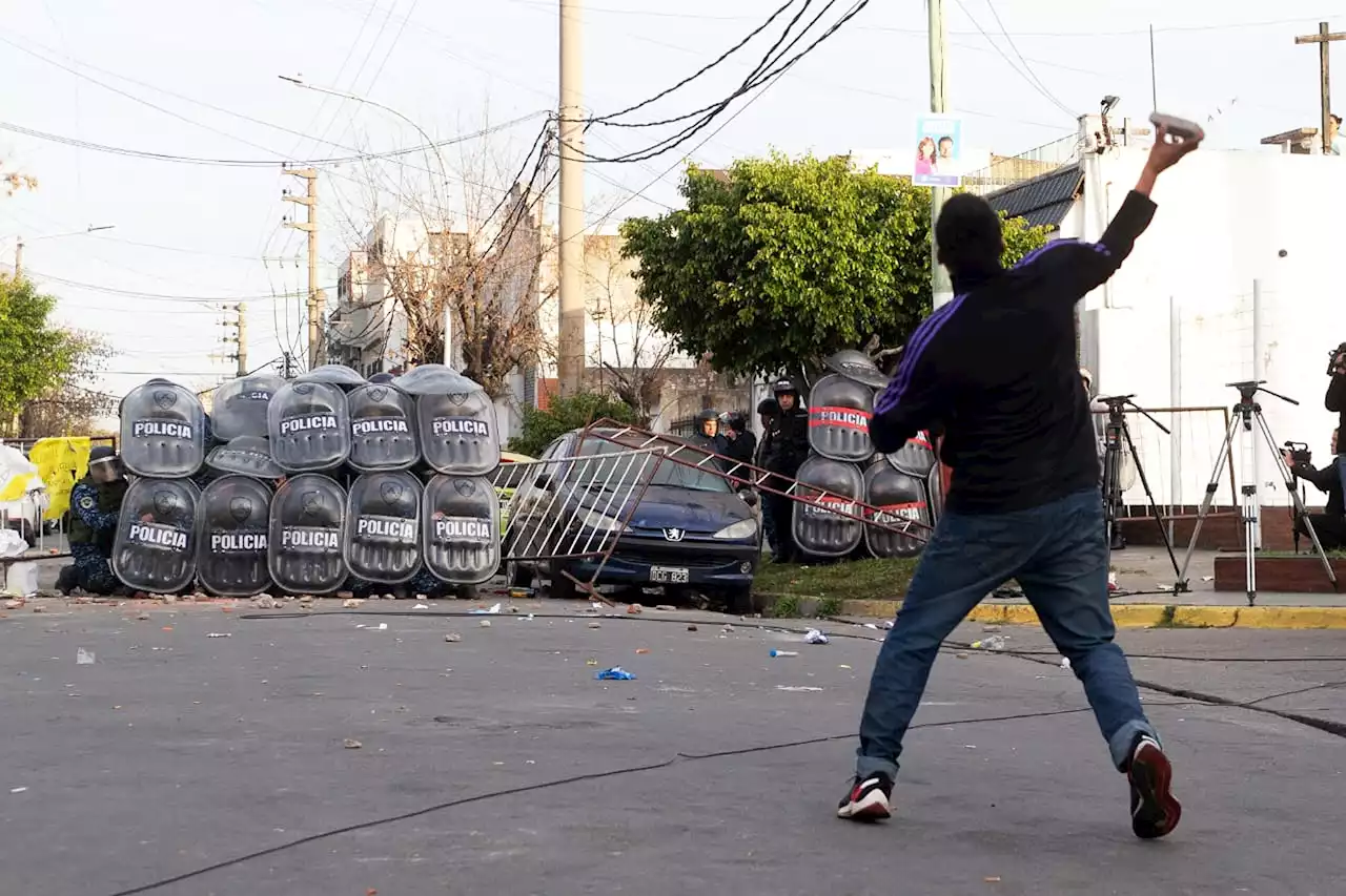 Tensión en Lanús: vecinos reclaman justicia donde están dos de los sospechosos