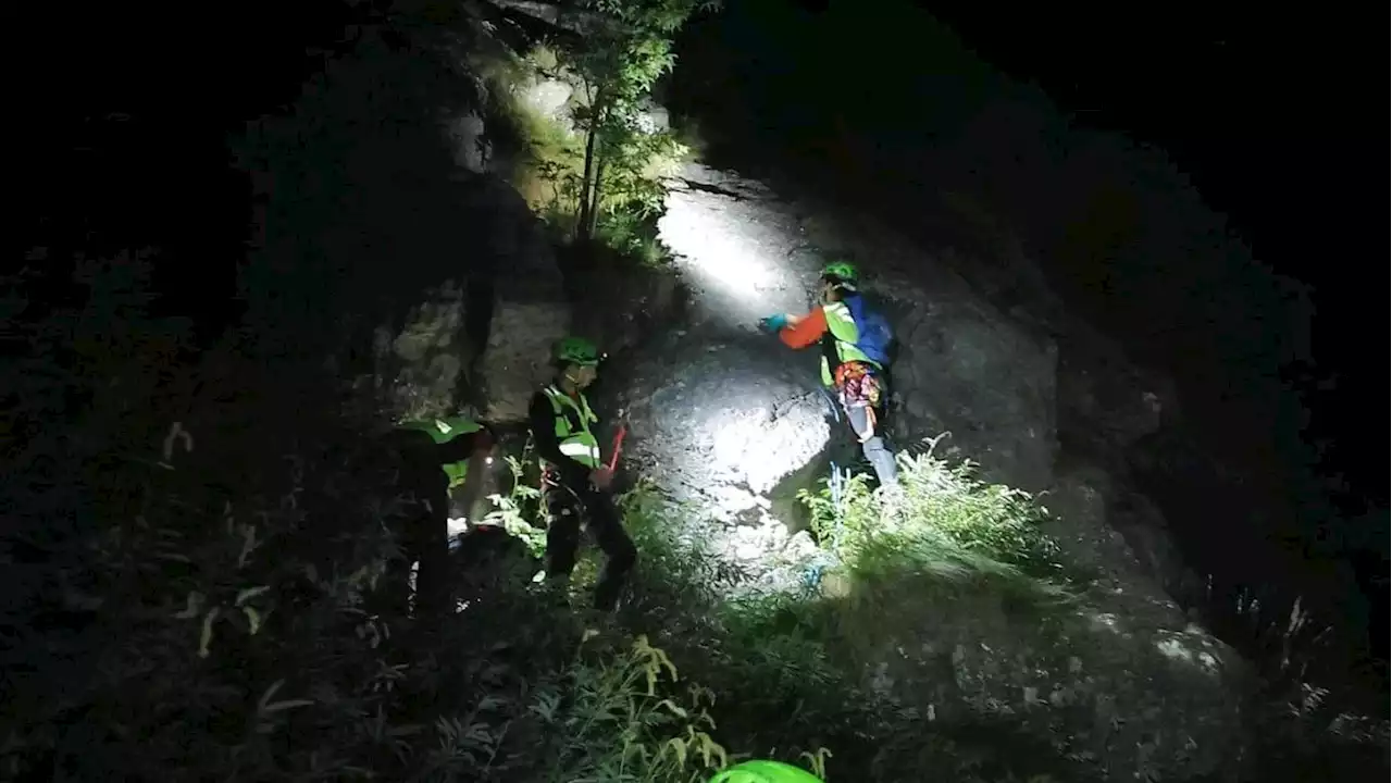 Escursionista scivola in un canale in Val Brembana: morta dopo un volo di cento metri