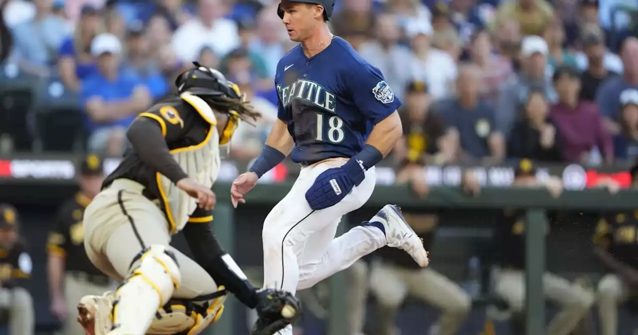 Mariners score five runs in eighth to complete sweep of Padres, who go down feebly again